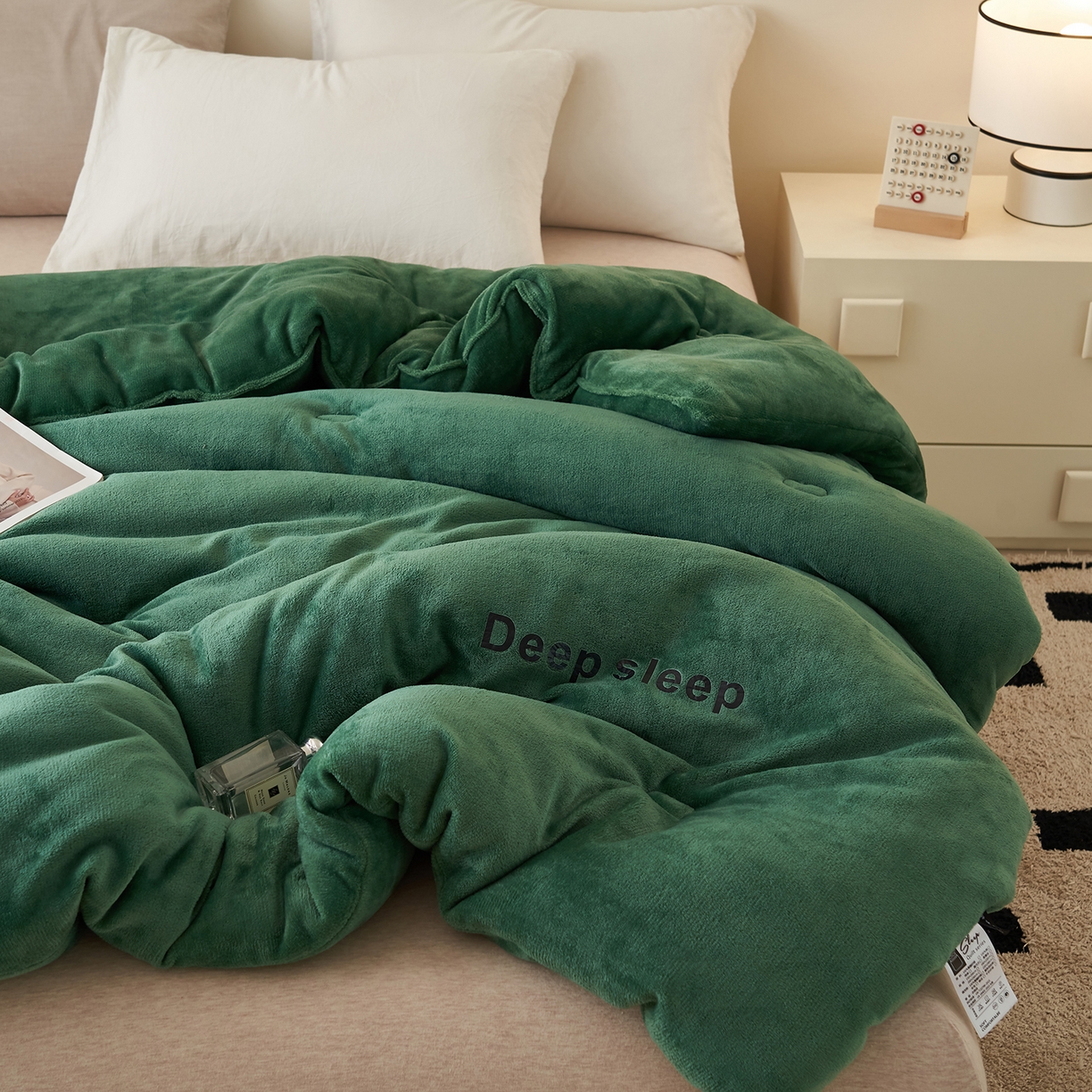 91家纺网 家纺一手货源 找家纺 闲鱼家纺 2025新款某朵同款深睡眠牛奶绒冬被被子被芯 墨绿