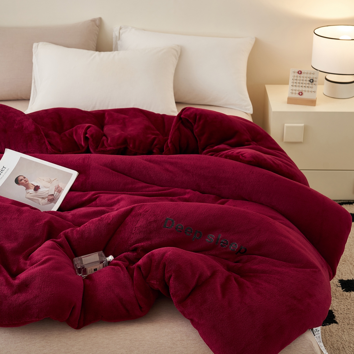 91家纺网 家纺一手货源 找家纺 闲鱼家纺 2025新款某朵同款深睡眠牛奶绒冬被被子被芯 酒红