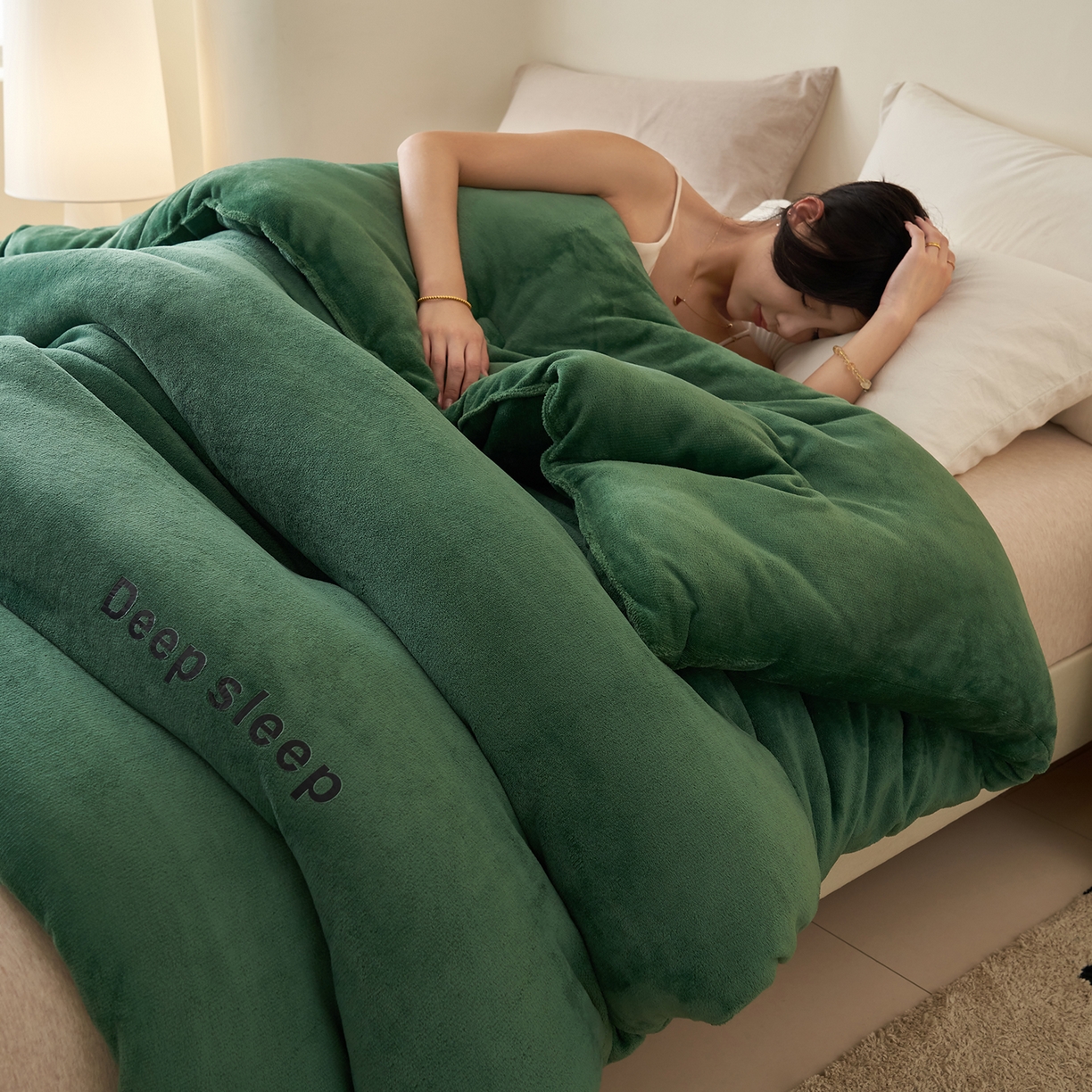 91家纺网 家纺一手货源 找家纺 闲鱼家纺 2025新款某朵同款深睡眠牛奶绒冬被被子被芯 墨绿