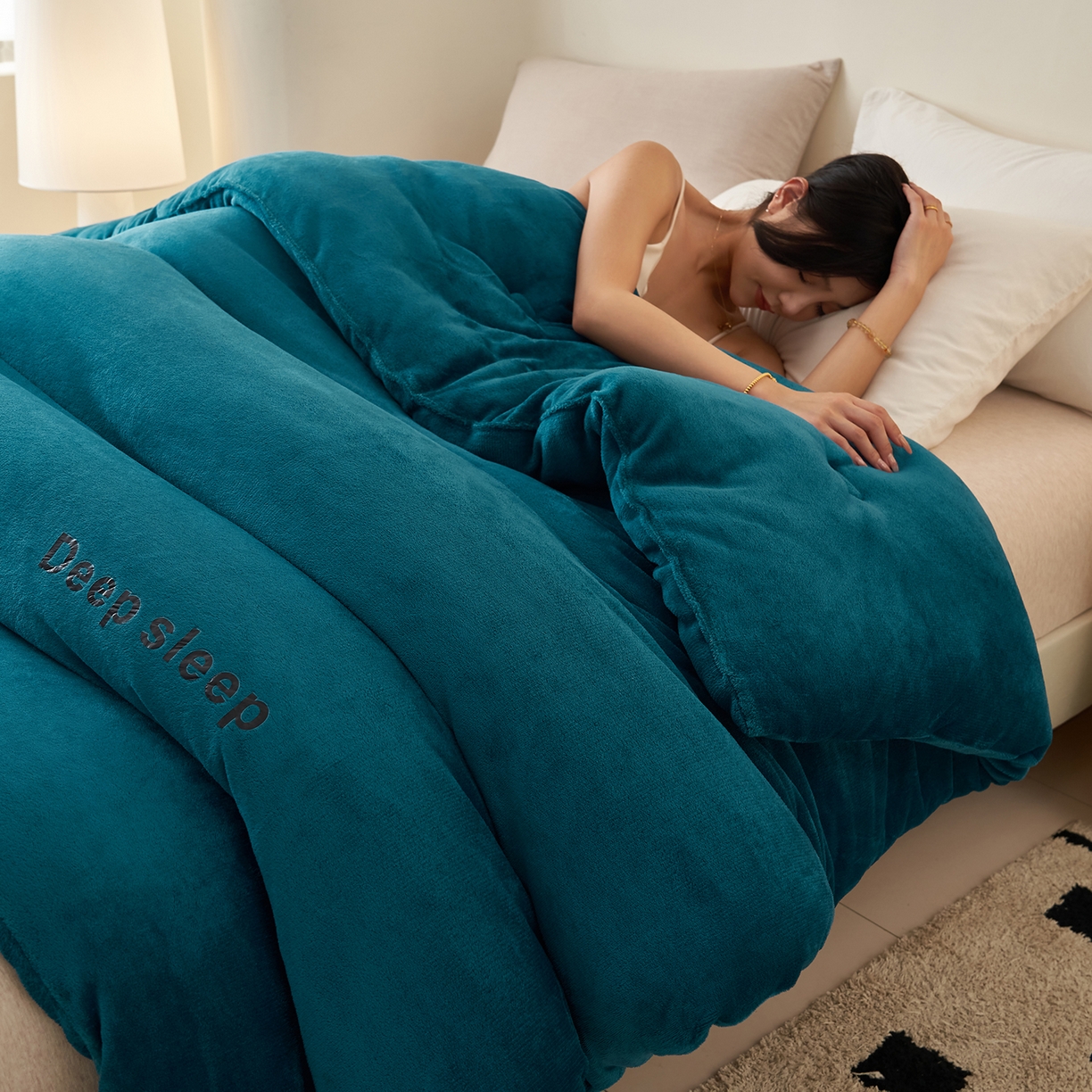 91家纺网 家纺一手货源 找家纺 闲鱼家纺 2025新款某朵同款深睡眠牛奶绒冬被被子被芯 宾利蓝