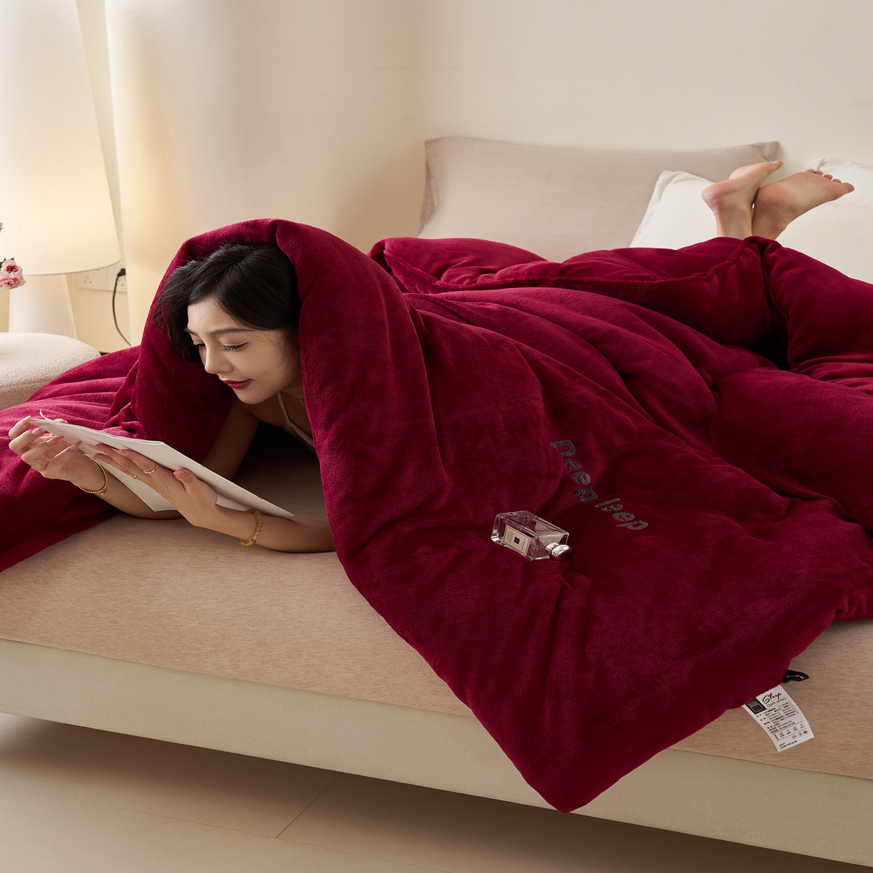 91家纺网 家纺一手货源 找家纺 闲鱼家纺 2025新款某朵同款深睡眠牛奶绒冬被被子被芯 酒红