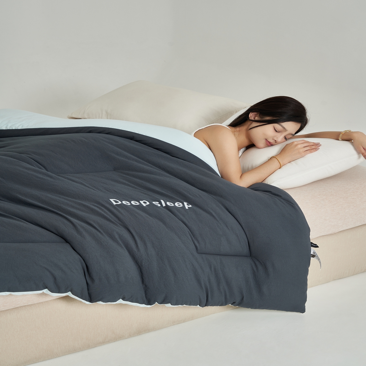 91家纺网 家纺一手货源 找家纺 闲鱼家纺 2025新款某朵同款深睡眠2.0冬被被子被芯 深灰+克莱因蓝