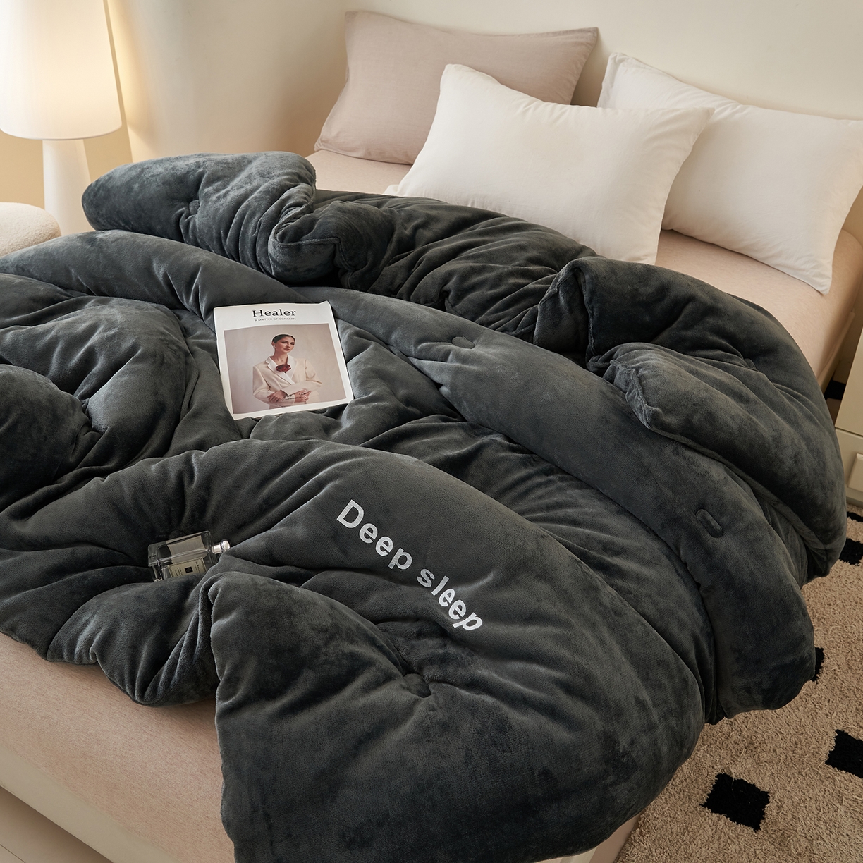 91家纺网 家纺一手货源 找家纺 闲鱼家纺 2025新款某朵同款深睡眠牛奶绒冬被被子被芯 深灰