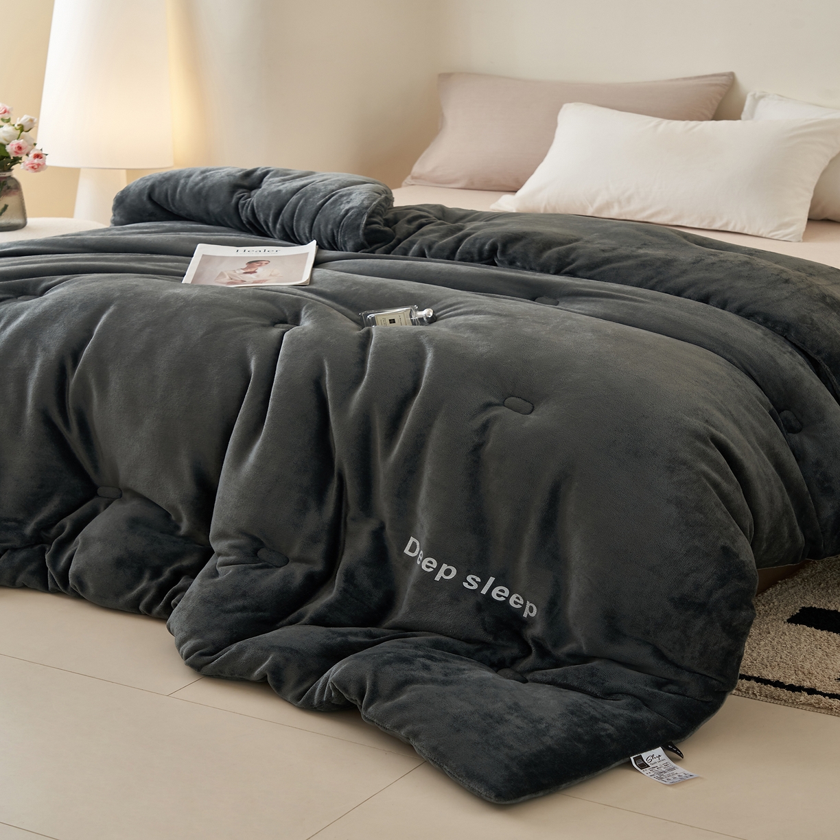 91家纺网 家纺一手货源 找家纺 闲鱼家纺 2025新款某朵同款深睡眠牛奶绒冬被被子被芯 深灰