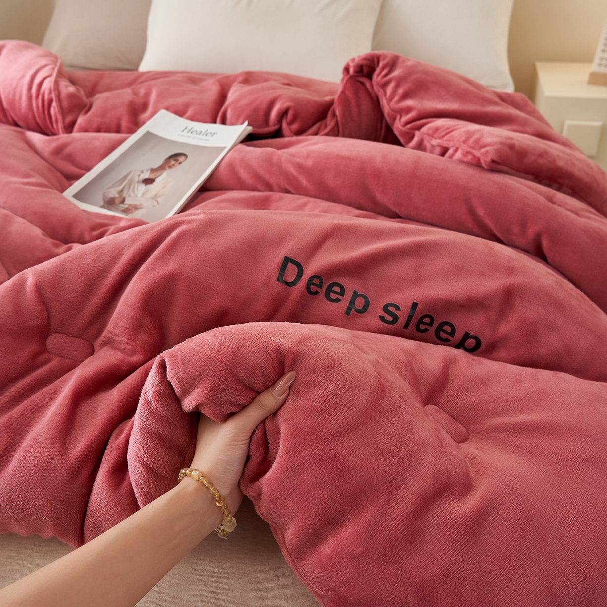 91家纺网 家纺一手货源 找家纺 闲鱼家纺 2025新款某朵同款深睡眠牛奶绒冬被被子被芯 豆沙