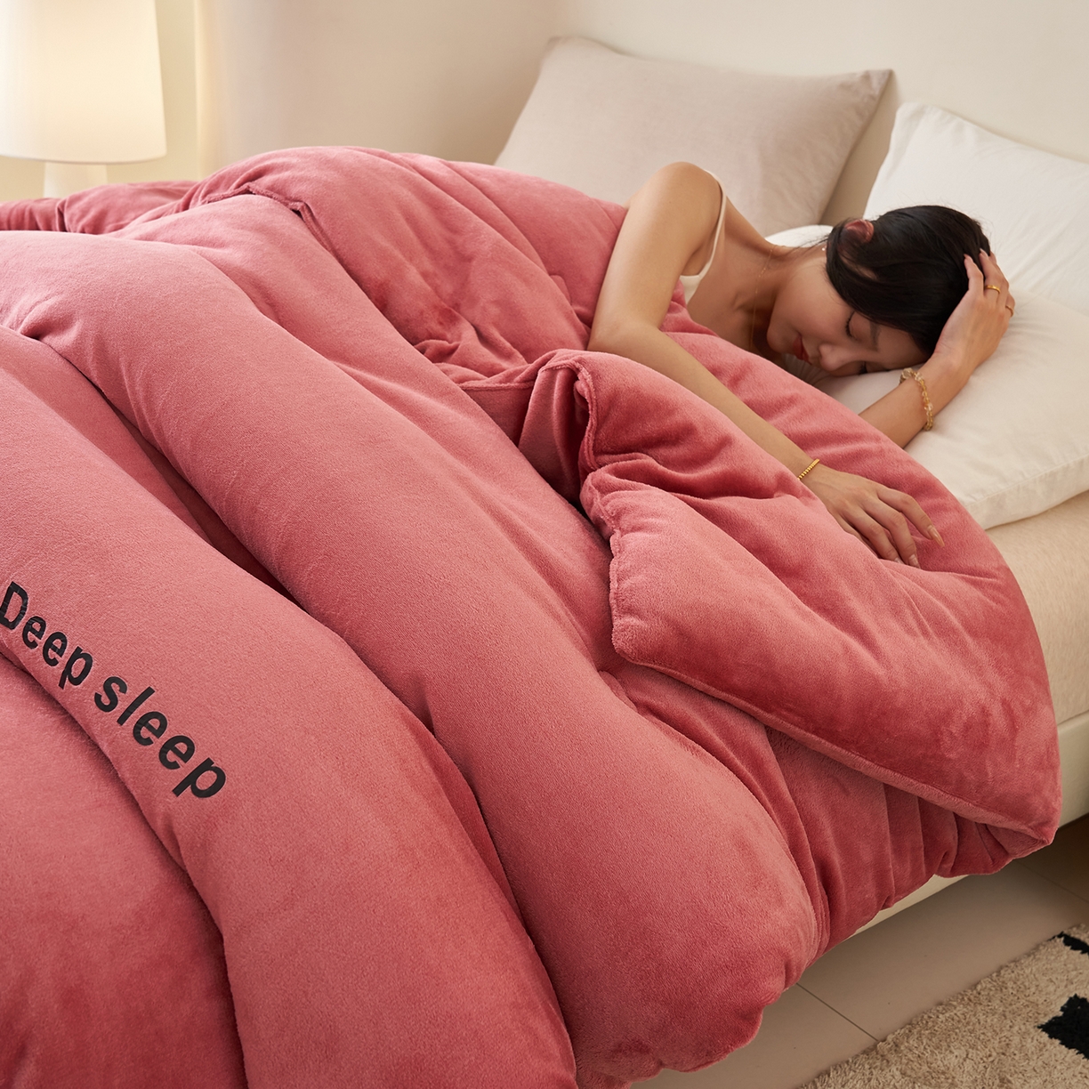 91家纺网 家纺一手货源 找家纺 闲鱼家纺 2025新款某朵同款深睡眠牛奶绒冬被被子被芯 豆沙