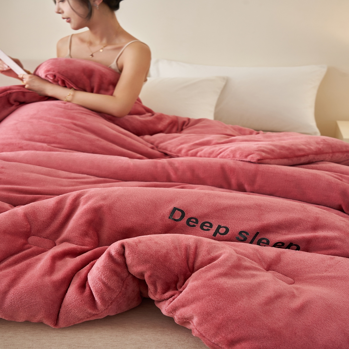 91家纺网 家纺一手货源 找家纺 闲鱼家纺 2025新款某朵同款深睡眠牛奶绒冬被被子被芯 豆沙