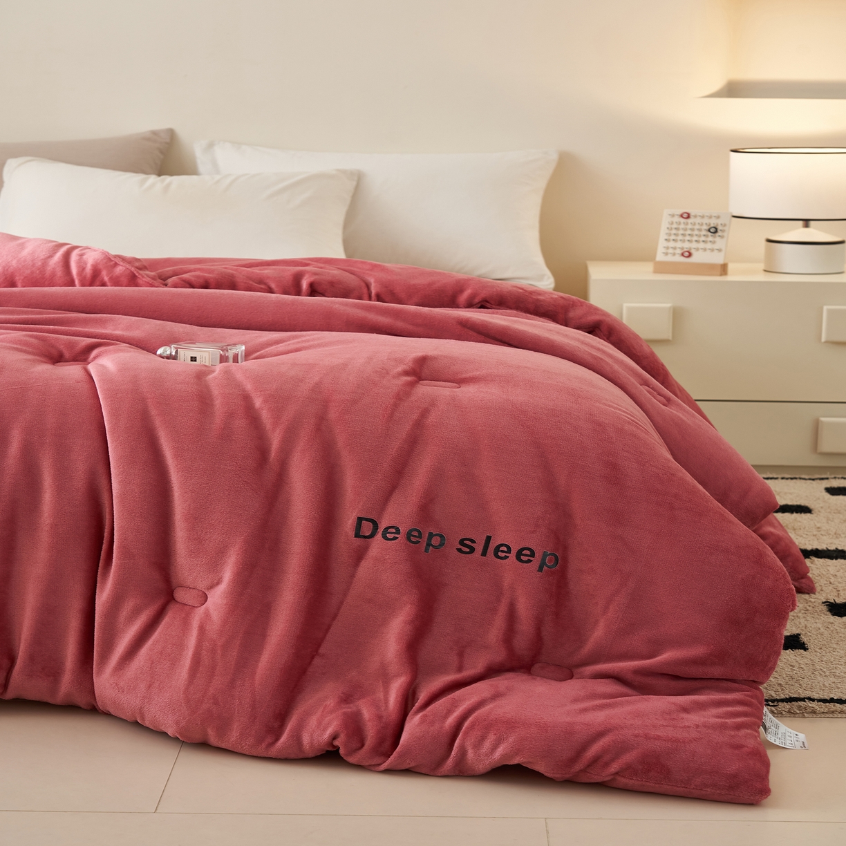 91家纺网 家纺一手货源 找家纺 闲鱼家纺 2025新款某朵同款深睡眠牛奶绒冬被被子被芯 豆沙