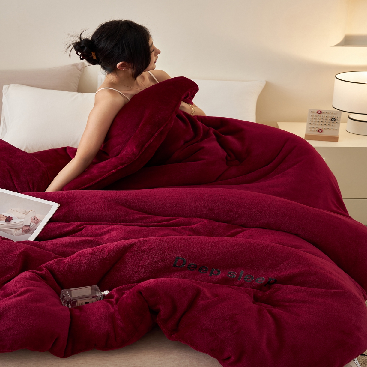 91家纺网 家纺一手货源 找家纺 闲鱼家纺 2025新款某朵同款深睡眠牛奶绒冬被被子被芯 酒红