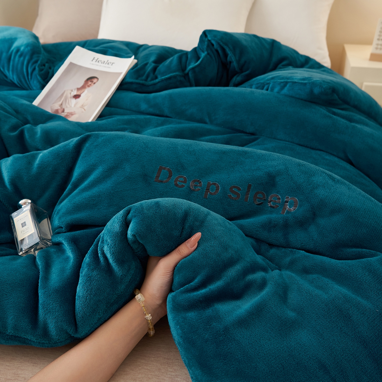 91家纺网 家纺一手货源 找家纺 闲鱼家纺 2025新款某朵同款深睡眠牛奶绒冬被被子被芯 宾利蓝