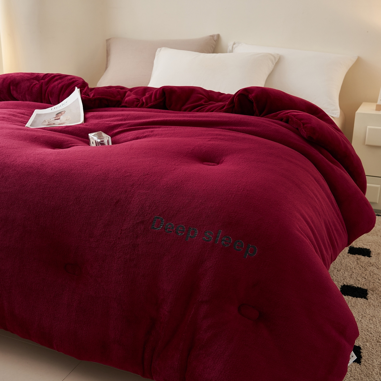 91家纺网 家纺一手货源 找家纺 闲鱼家纺 2025新款某朵同款深睡眠牛奶绒冬被被子被芯 酒红