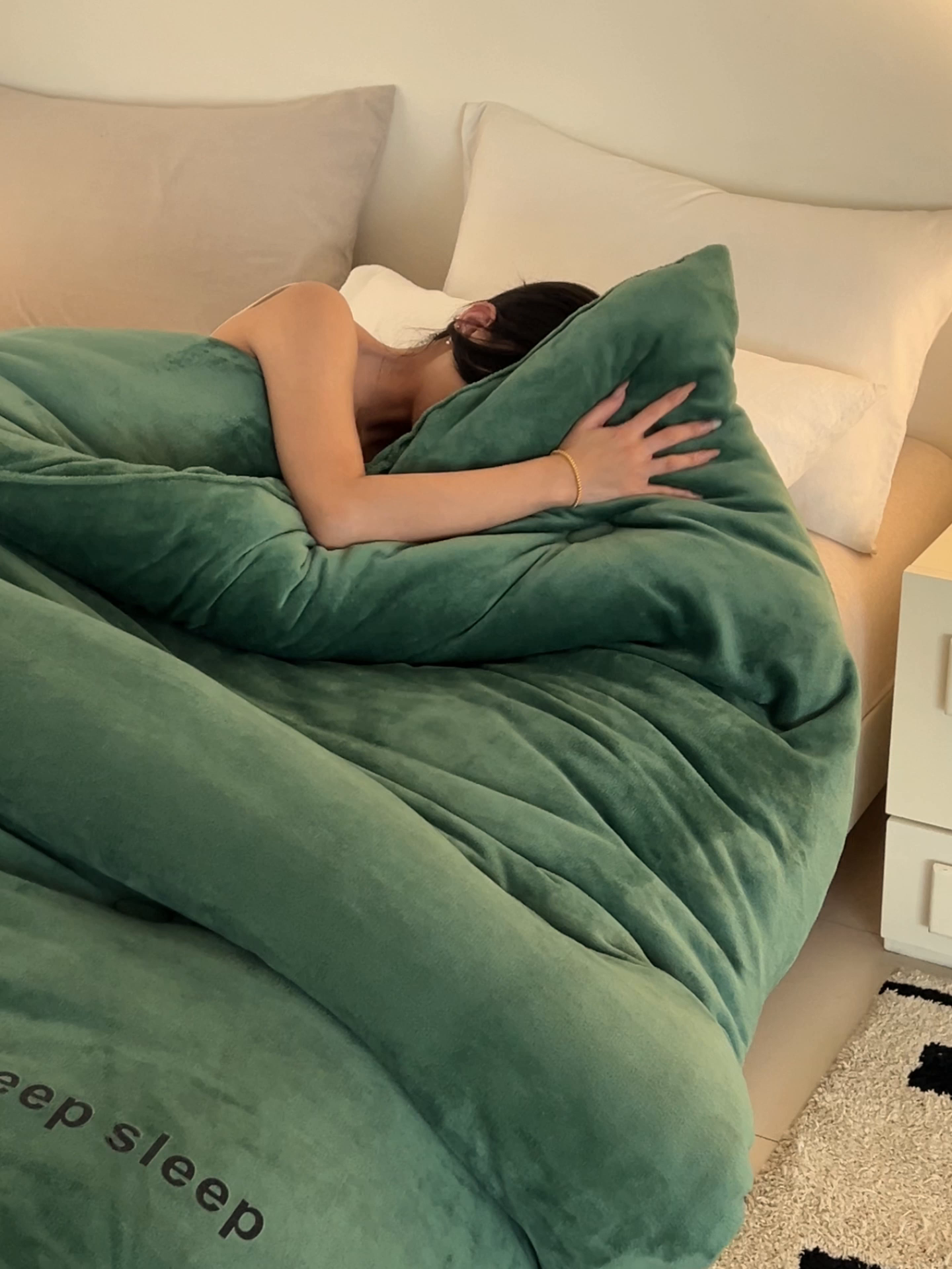 91家纺网 家纺一手货源 找家纺 闲鱼家纺 2025新款某朵同款深睡眠牛奶绒冬被被子被芯 墨绿