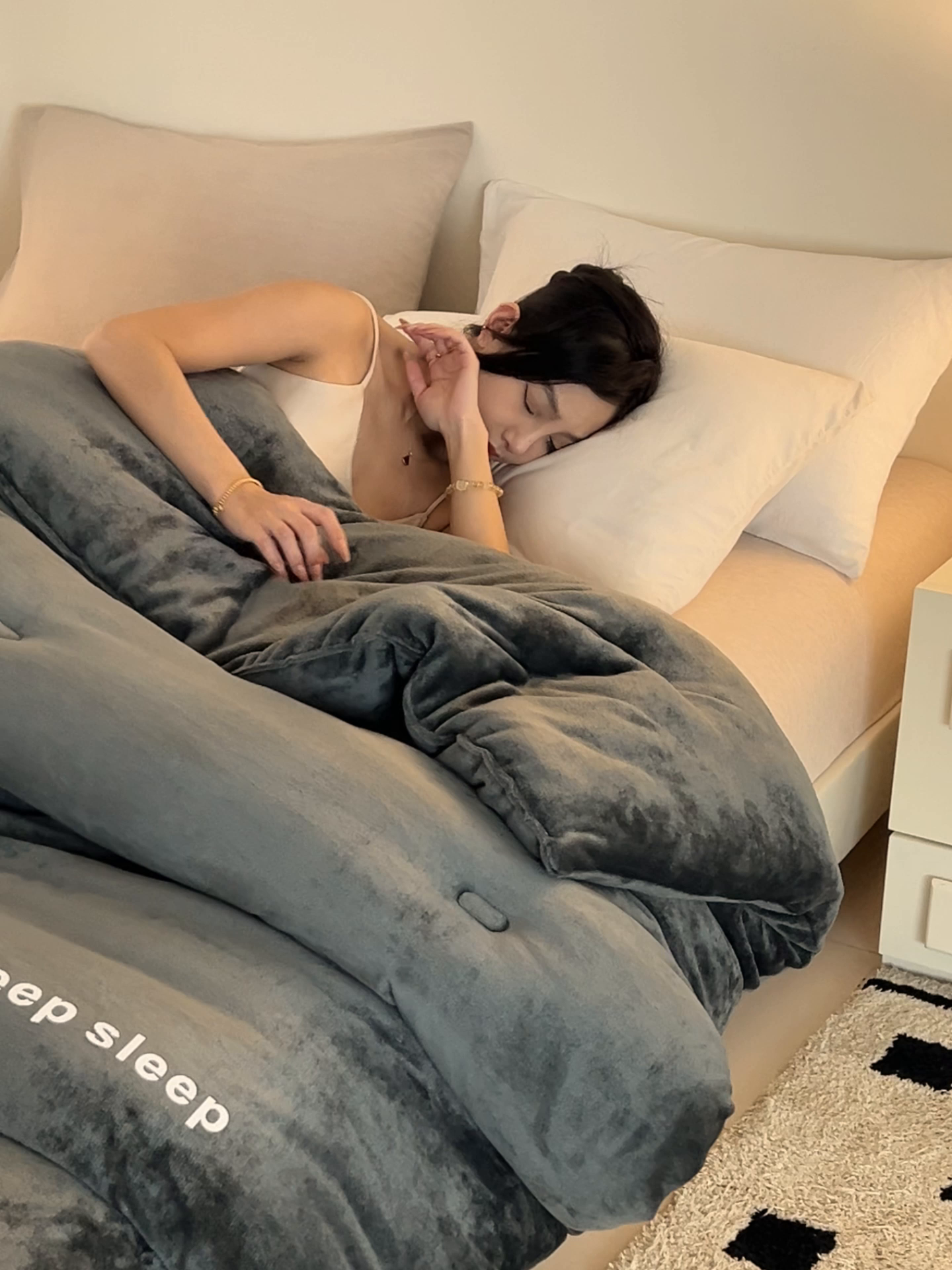 91家纺网 家纺一手货源 找家纺 （总）闲鱼家纺 2025新款某朵同款深睡眠牛奶绒冬被被子被芯