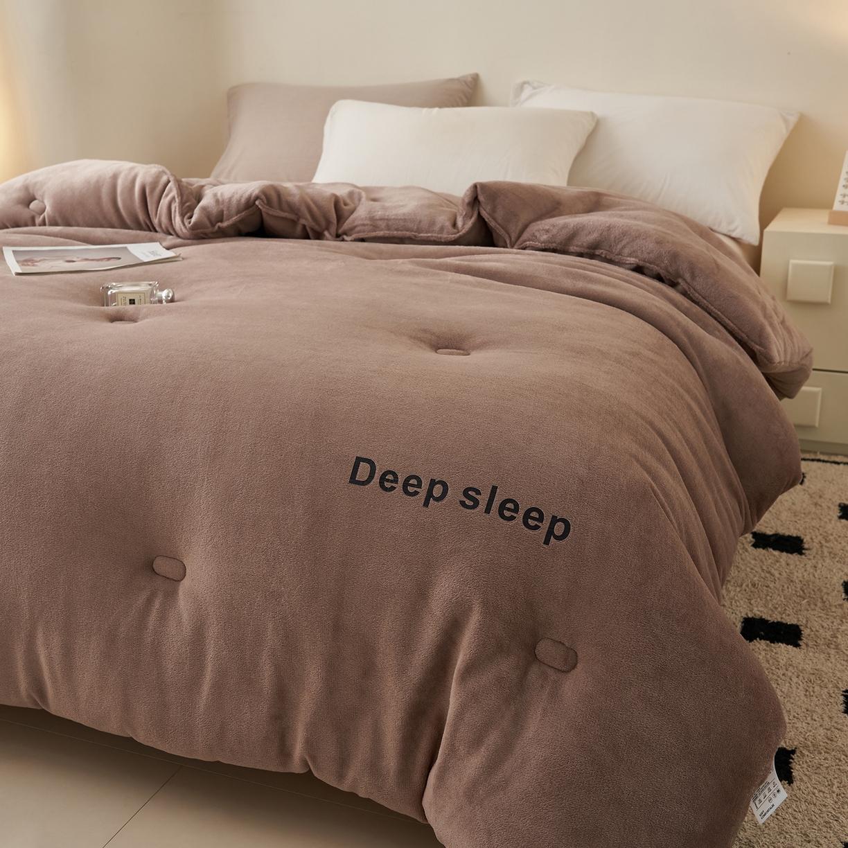 91家纺网 家纺一手货源 找家纺 闲鱼家纺 2025新款某朵同款深睡眠牛奶绒冬被被子被芯 卡其