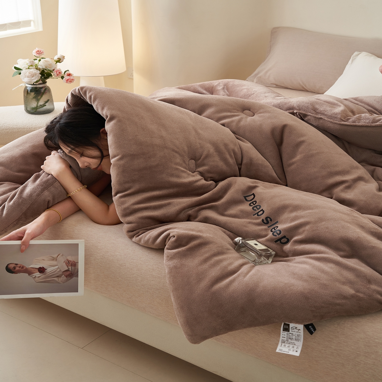 91家纺网 家纺一手货源 找家纺 闲鱼家纺 2025新款某朵同款深睡眠牛奶绒冬被被子被芯 卡其