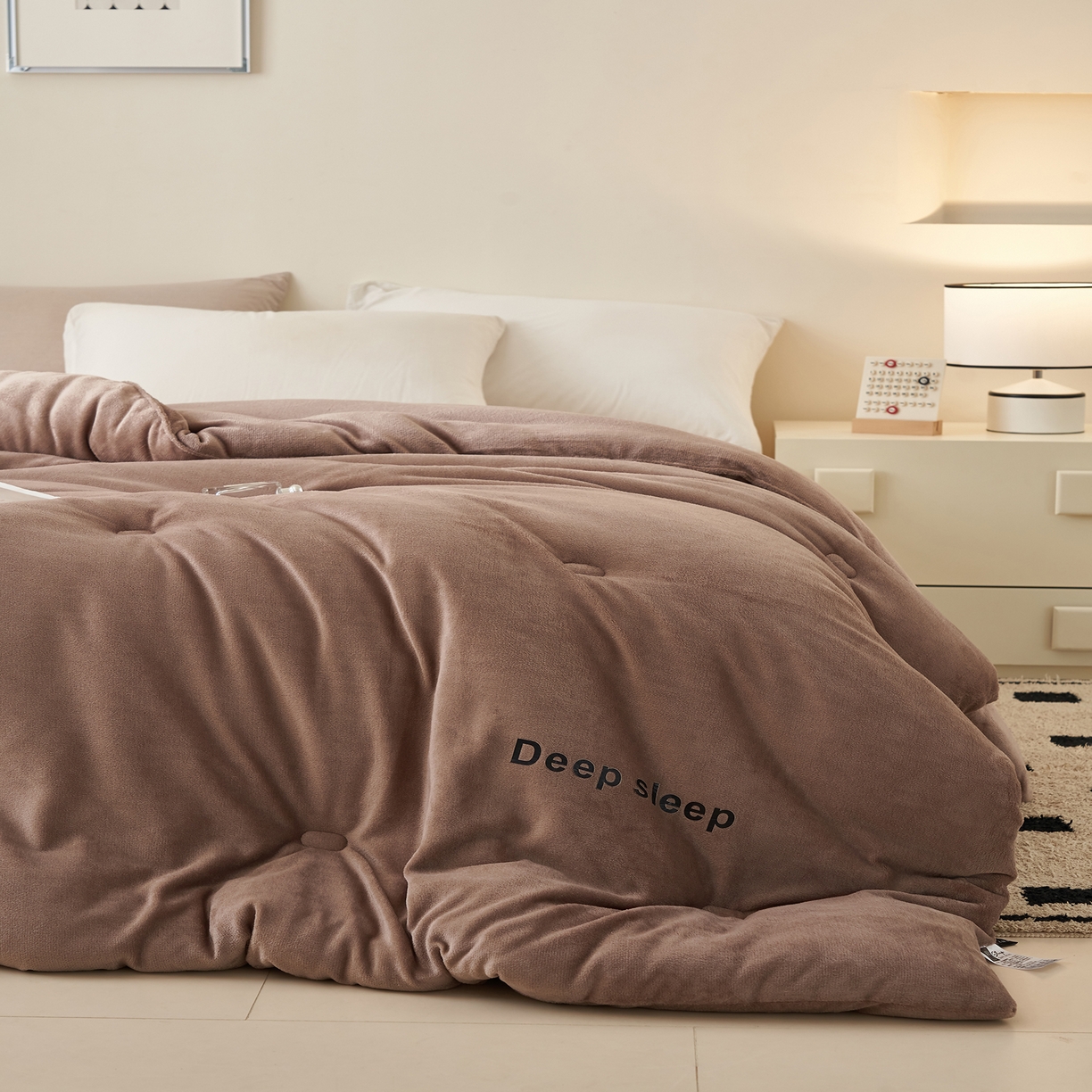 91家纺网 家纺一手货源 找家纺 闲鱼家纺 2025新款某朵同款深睡眠牛奶绒冬被被子被芯 卡其