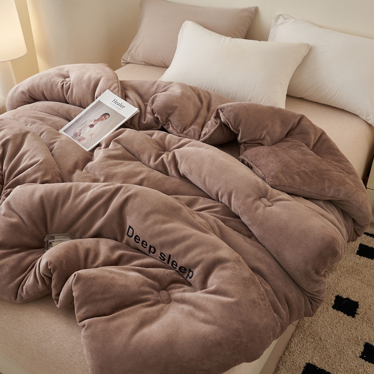 91家纺网 家纺一手货源 找家纺 闲鱼家纺 2025新款某朵同款深睡眠牛奶绒冬被被子被芯 卡其