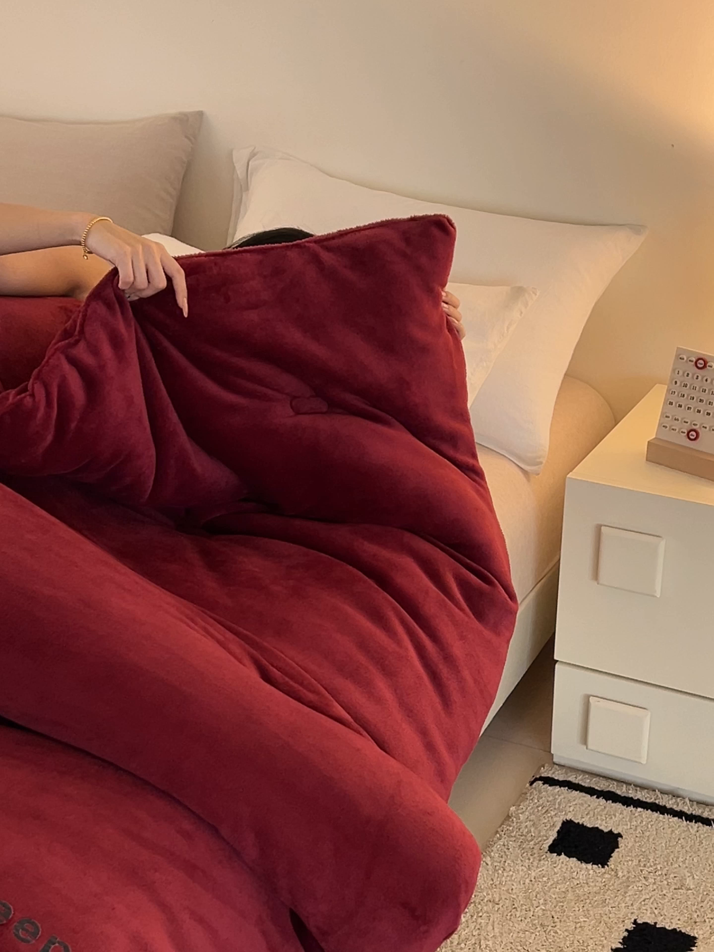 91家纺网 家纺一手货源 找家纺 闲鱼家纺 2025新款某朵同款深睡眠牛奶绒冬被被子被芯 酒红