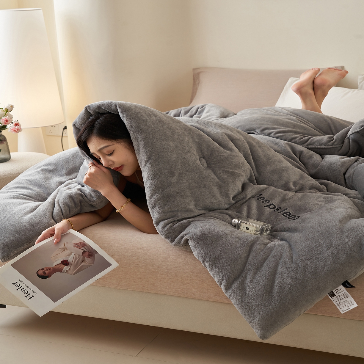 91家纺网 家纺一手货源 找家纺 闲鱼家纺 2025新款某朵同款深睡眠牛奶绒冬被被子被芯 浅灰