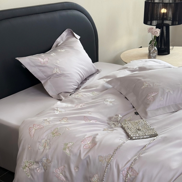 91家纺网 家纺一手货源 找家纺 鹿班家居2025年秋冬款100S长绒棉精密刺绣系列——温柔浅梦（标准会员-20元） 紫色