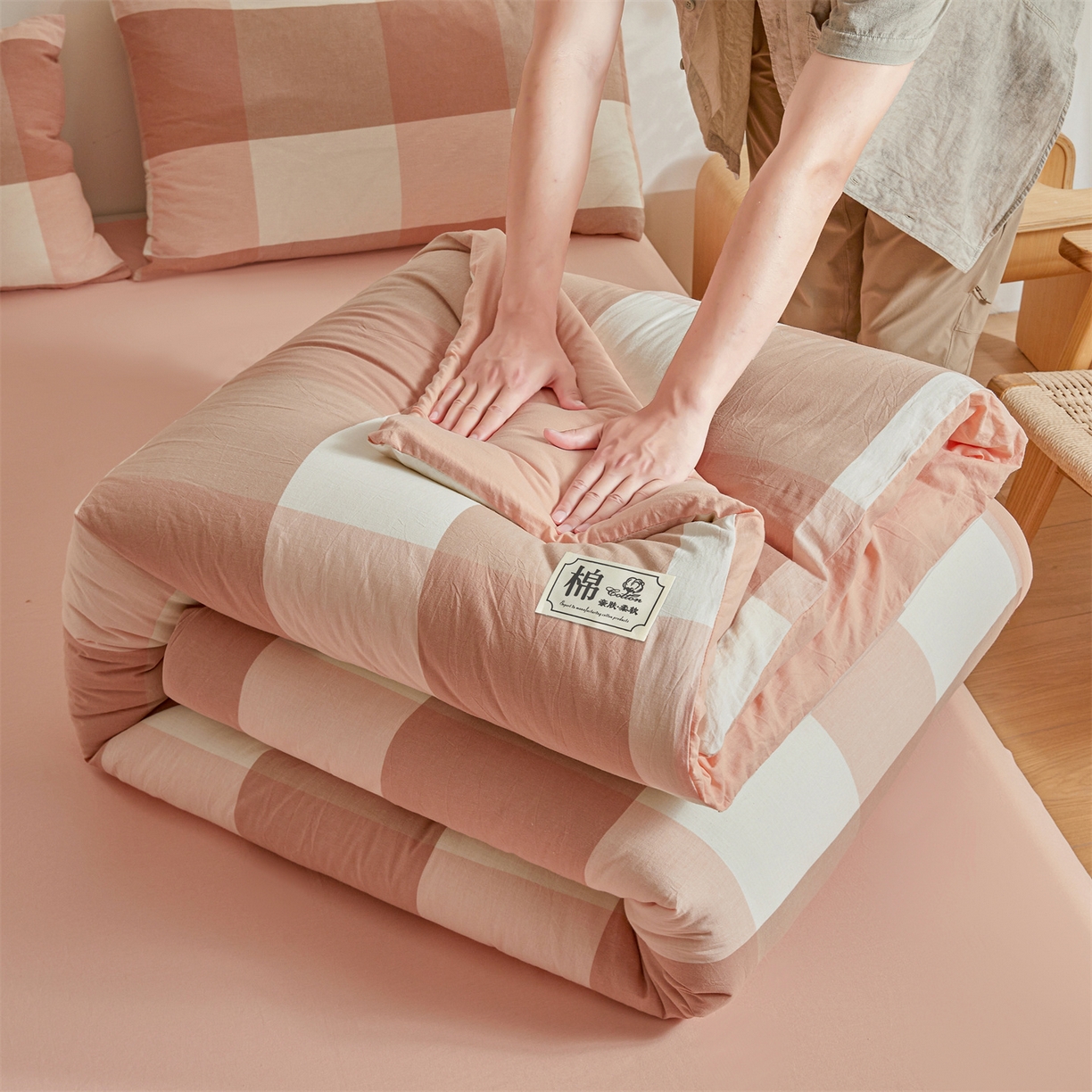 91家纺网 家纺一手货源 找家纺 晓时候 2025新款A类水洗棉可拆洗新疆棉花被冬被春秋被夏被四季被子被芯 粉大格