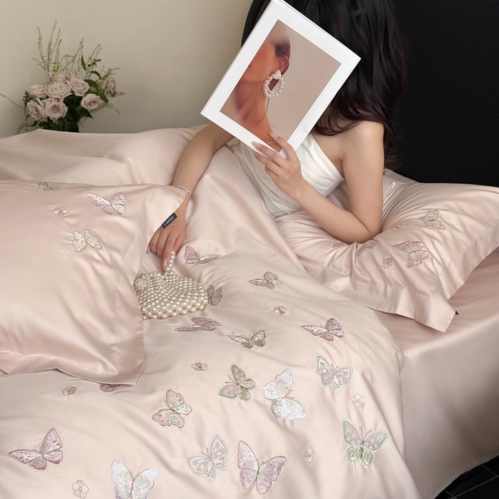 91家纺网 家纺一手货源 找家纺 鹿班家居2025年秋冬款100S长绒棉精密刺绣系列——温柔浅梦（标准会员-20元） 粉色