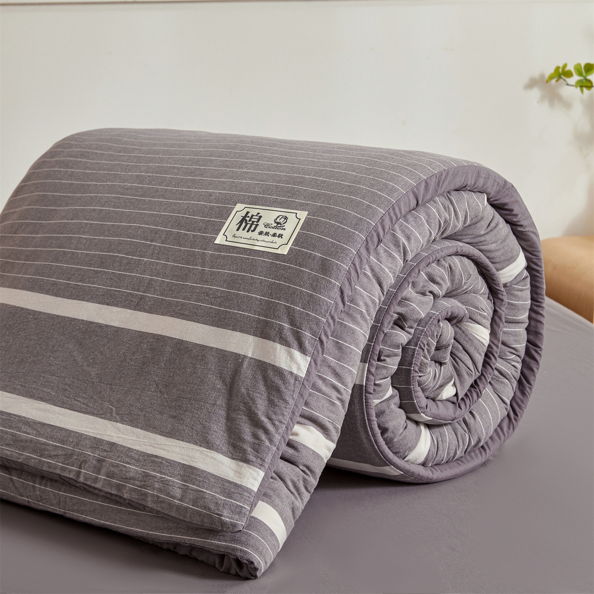 91家纺网 家纺一手货源 找家纺 晓时候 2025新款A类水洗棉可拆洗新疆棉花被冬被春秋被夏被四季被子被芯 灰细条