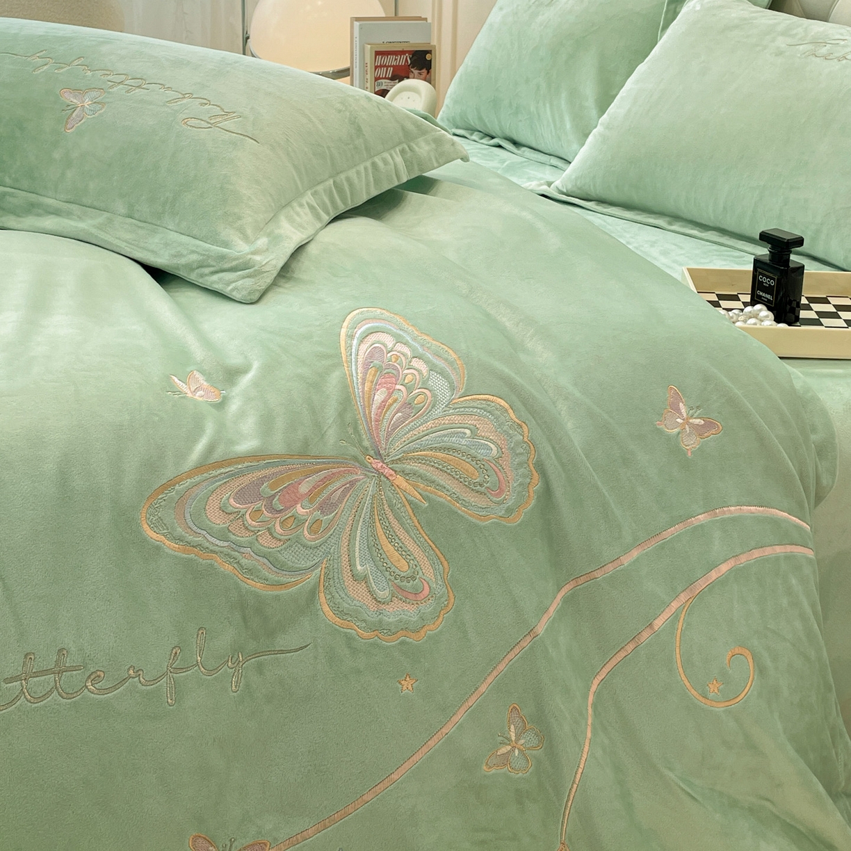 91家纺网 家纺一手货源 找家纺 （总）艺玲家纺 2025新款婴儿绒高端绣花四件套