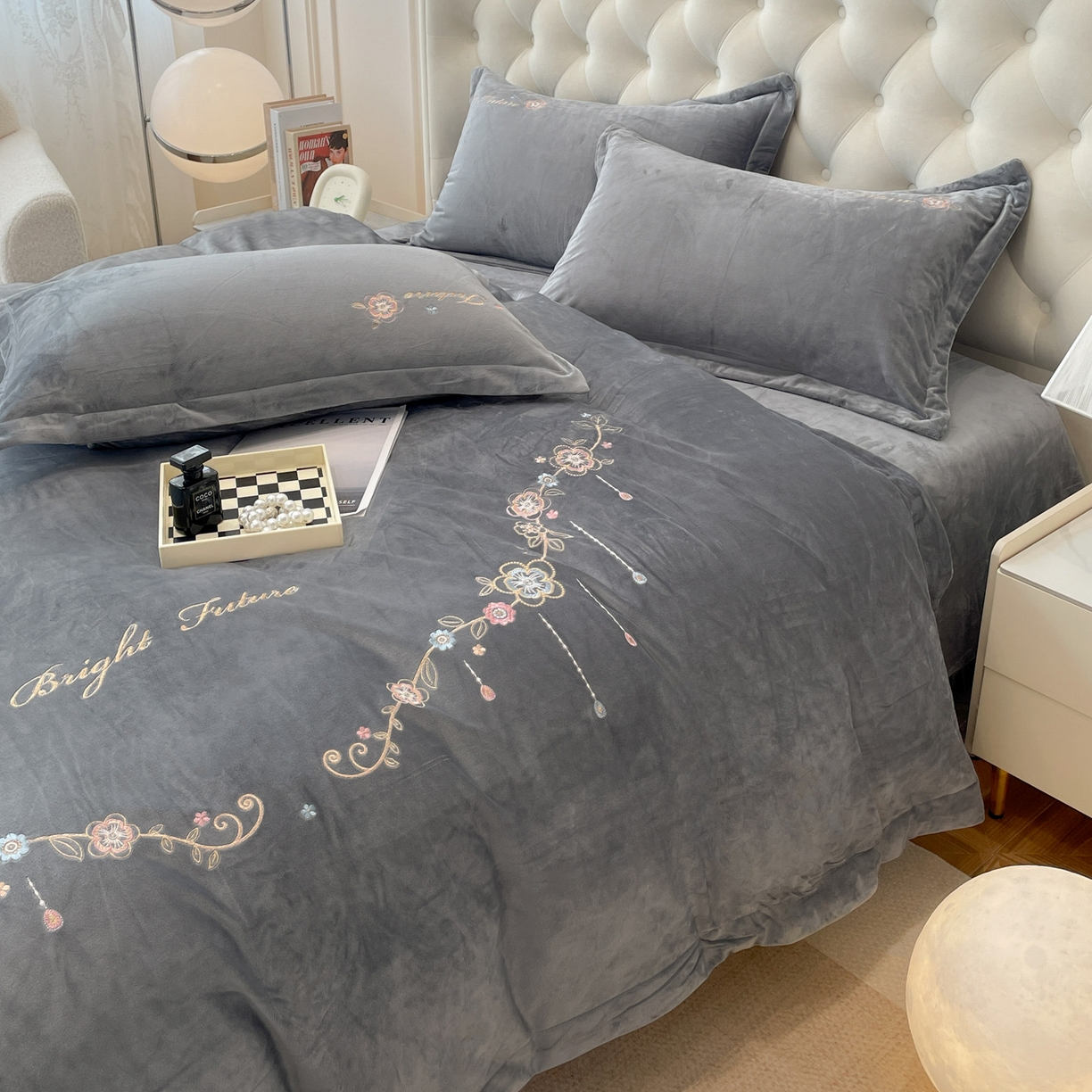 艺玲家纺 2025新款婴儿绒高端绣花四件套 心动日记-灰色