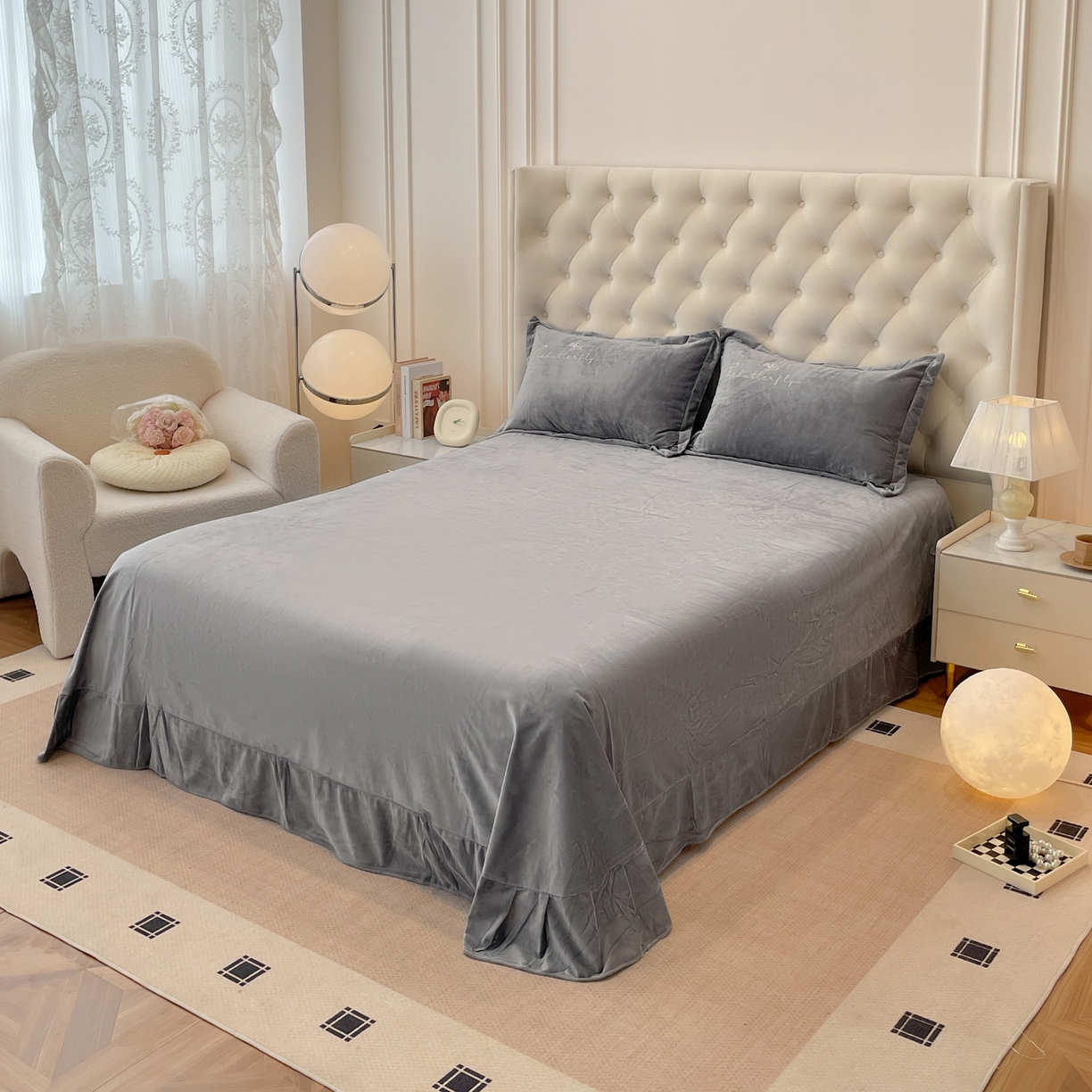 91家纺网 家纺一手货源 找家纺 艺玲家纺 2025新款婴儿绒高端绣花四件套 蝶舞-灰色