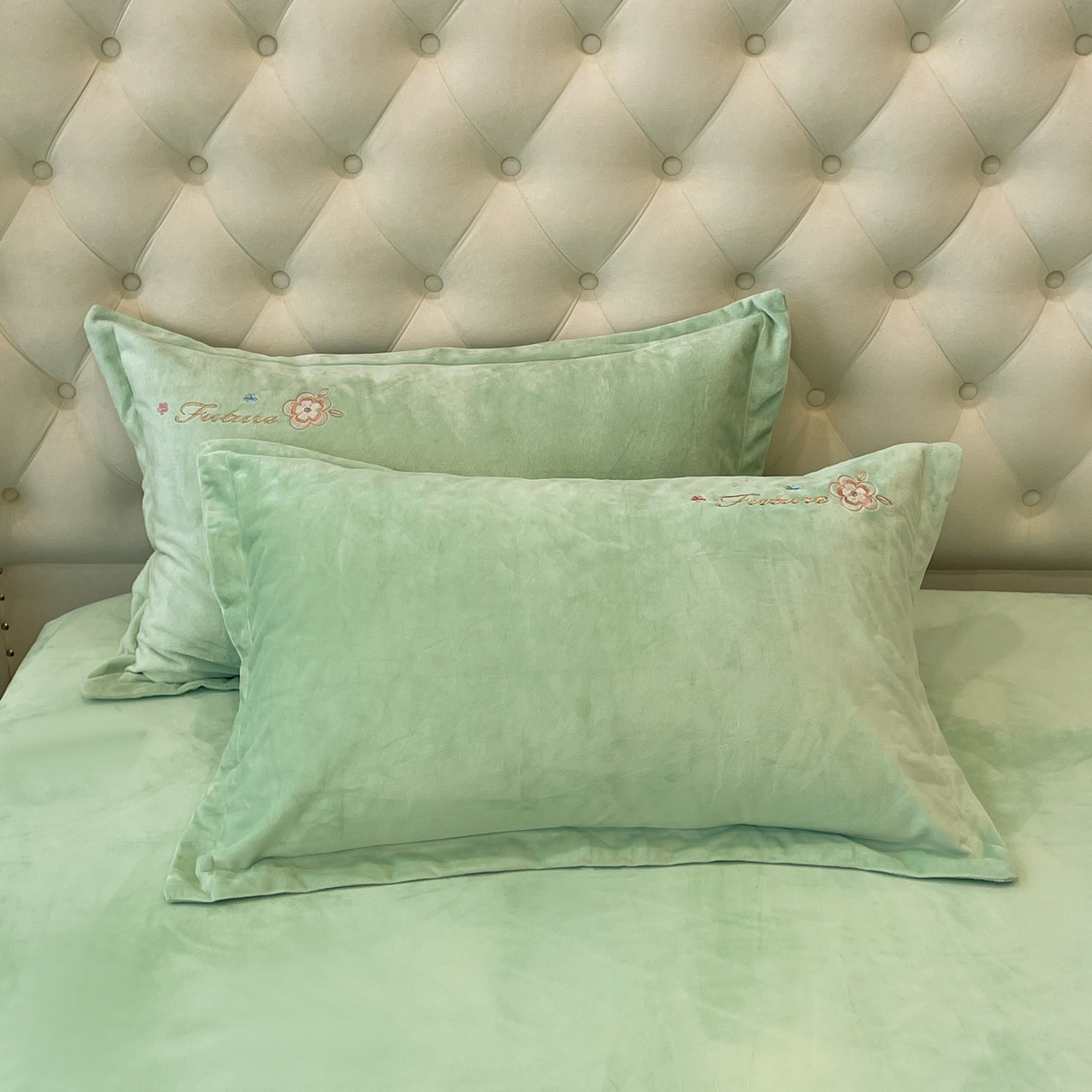 91家纺网 家纺一手货源 找家纺 艺玲家纺 2025新款婴儿绒高端绣花四件套 心动日记-果绿