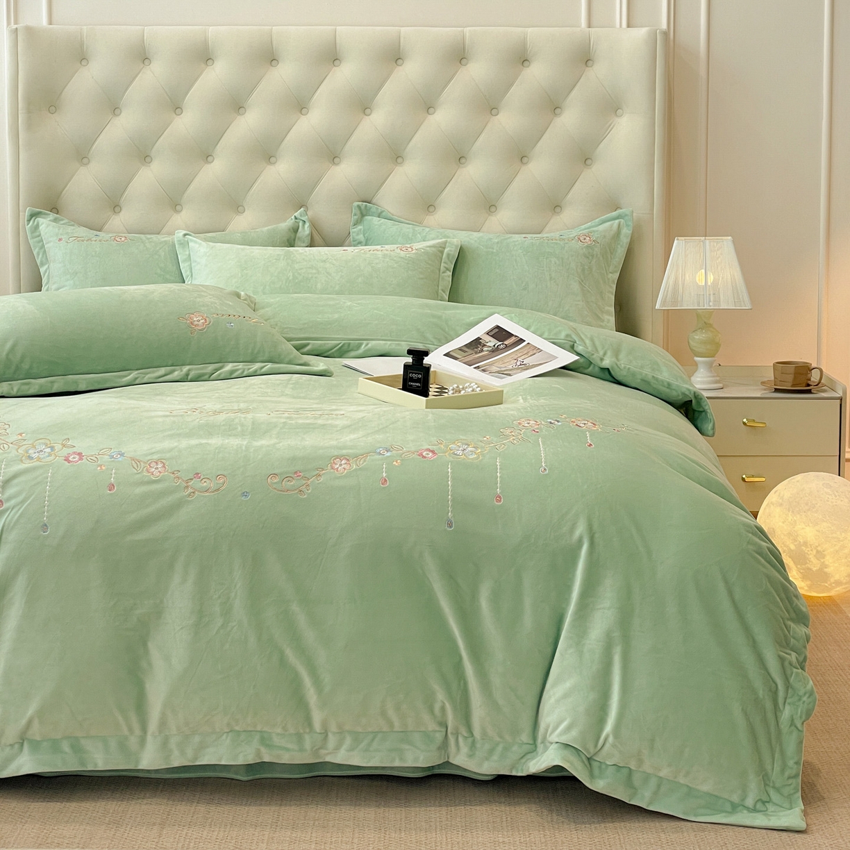 91家纺网 家纺一手货源 找家纺 艺玲家纺 2025新款婴儿绒高端绣花四件套 心动日记-果绿