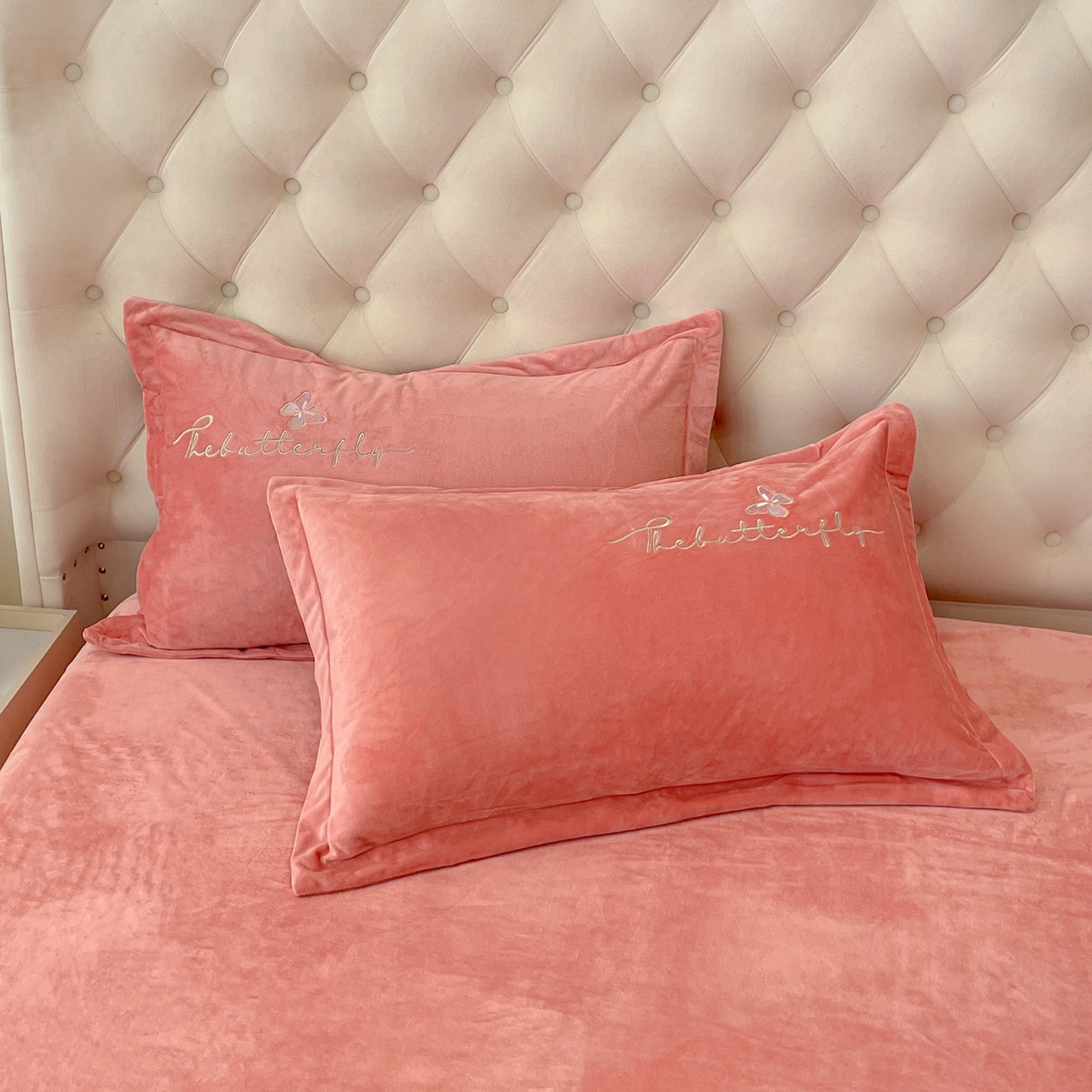 91家纺网 家纺一手货源 找家纺 艺玲家纺 2025新款婴儿绒高端绣花四件套 蝶舞-玉色