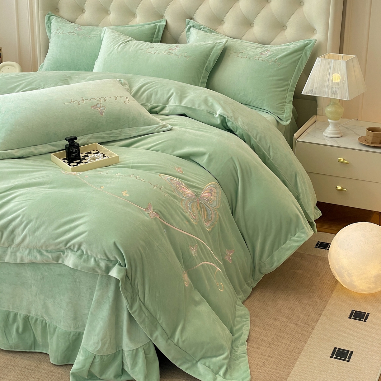 91家纺网 家纺一手货源 找家纺 艺玲家纺 2025新款婴儿绒高端绣花四件套 蝶舞-果绿