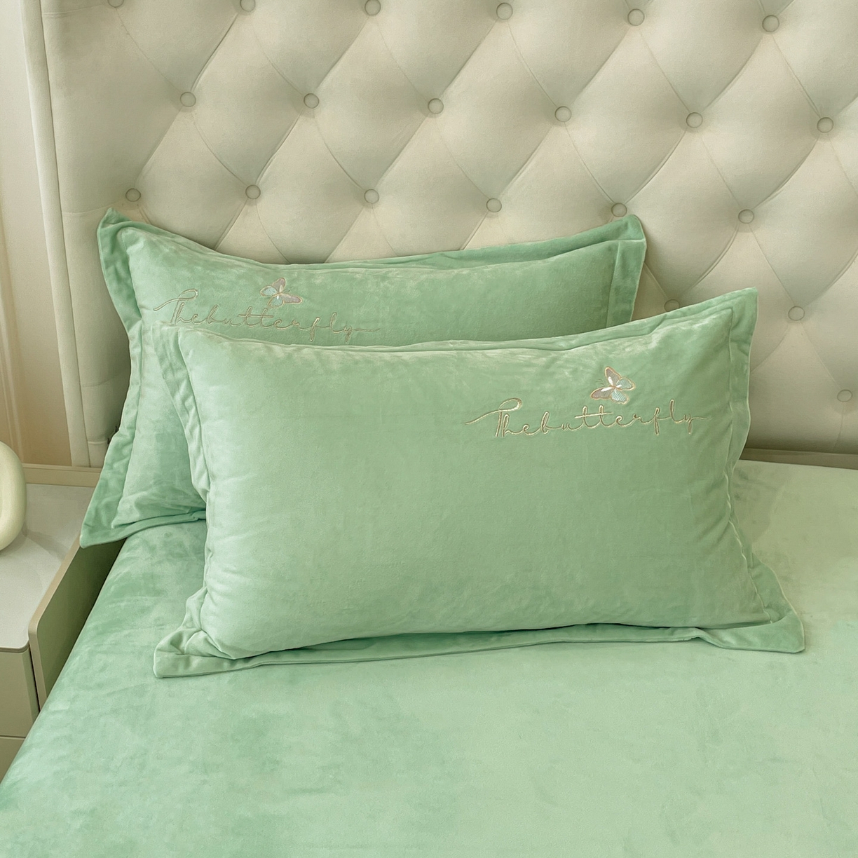 91家纺网 家纺一手货源 找家纺 艺玲家纺 2025新款婴儿绒高端绣花四件套 蝶舞-果绿