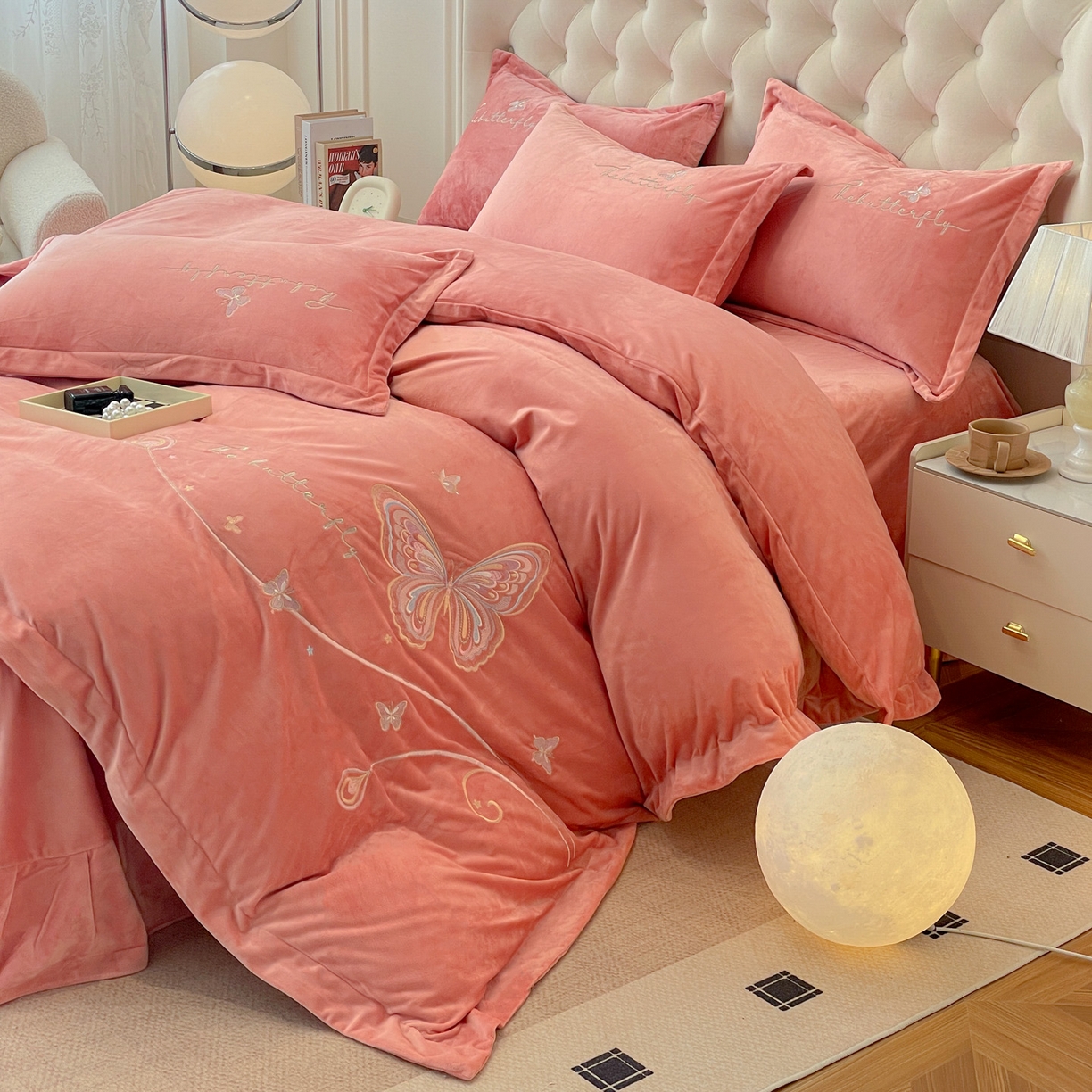 91家纺网 家纺一手货源 找家纺 艺玲家纺 2025新款婴儿绒高端绣花四件套 蝶舞-玉色