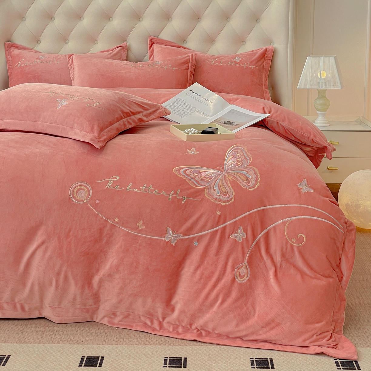 91家纺网 家纺一手货源 找家纺 艺玲家纺 2025新款婴儿绒高端绣花四件套 蝶舞-玉色