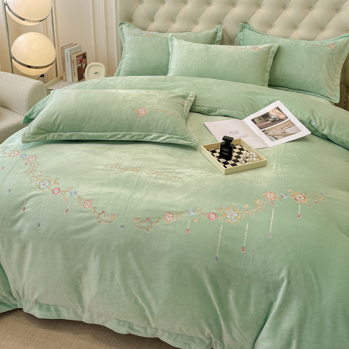 91家纺网 家纺一手货源 找家纺 艺玲家纺 2025新款婴儿绒高端绣花四件套 心动日记-果绿