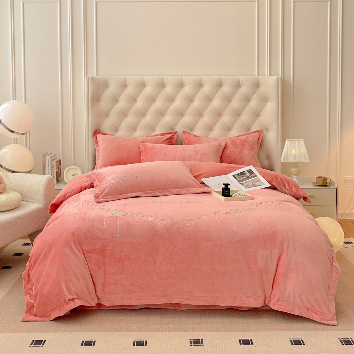 91家纺网 家纺一手货源 找家纺 艺玲家纺 2025新款婴儿绒高端绣花四件套 心动日记-玉色