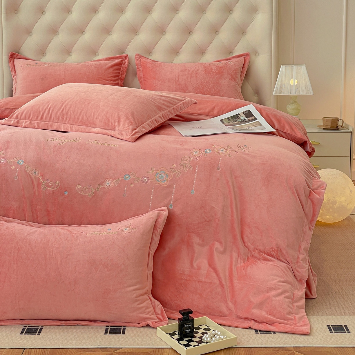 91家纺网 家纺一手货源 找家纺 艺玲家纺 2025新款婴儿绒高端绣花四件套 心动日记-玉色