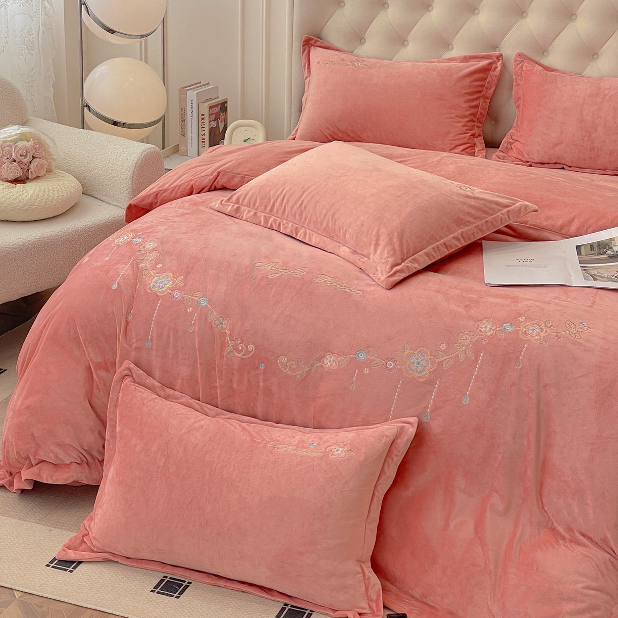 91家纺网 家纺一手货源 找家纺 艺玲家纺 2025新款婴儿绒高端绣花四件套 心动日记-玉色