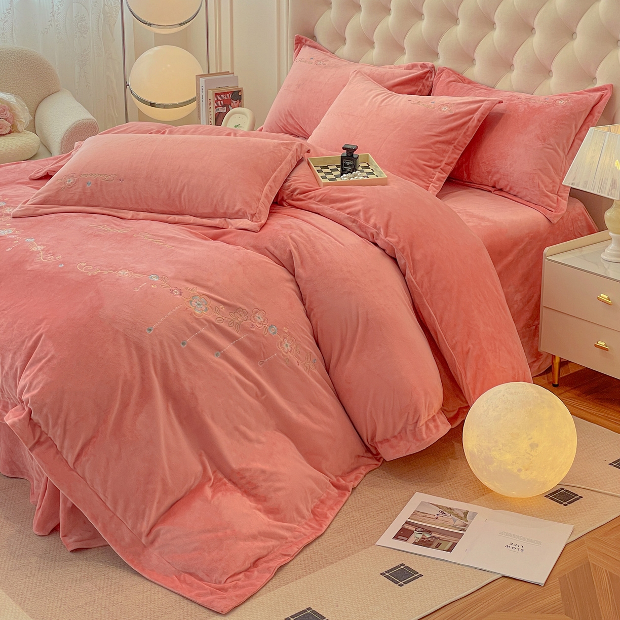 91家纺网 家纺一手货源 找家纺 艺玲家纺 2025新款婴儿绒高端绣花四件套 心动日记-玉色