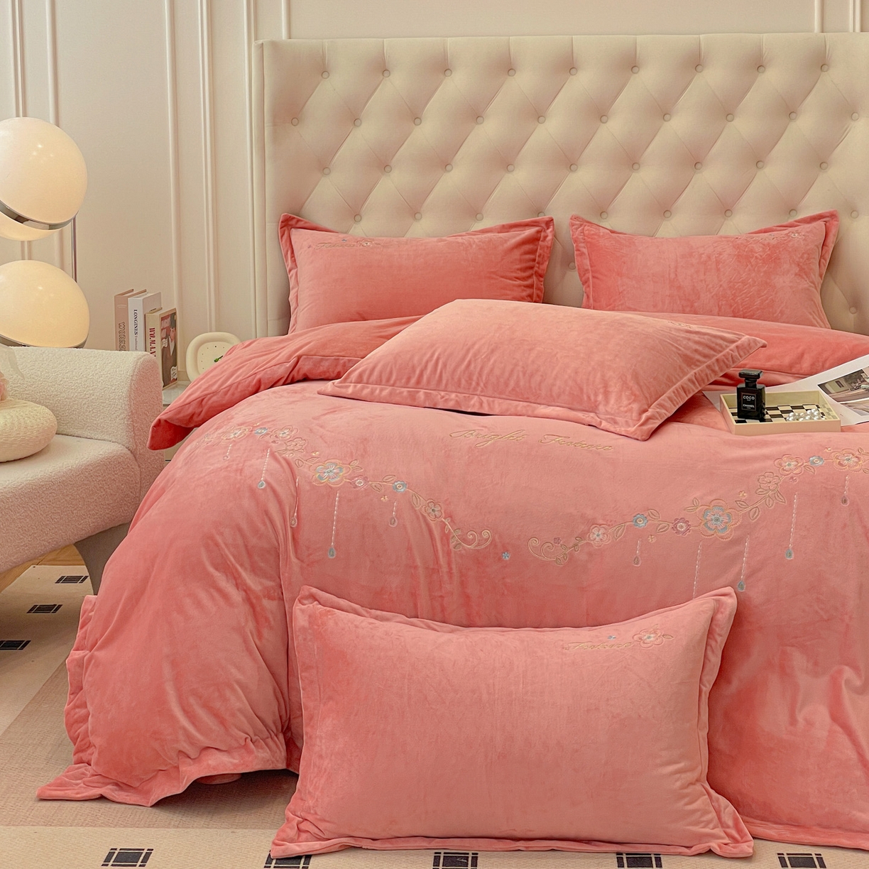 91家纺网 家纺一手货源 找家纺 艺玲家纺 2025新款婴儿绒高端绣花四件套 心动日记-玉色