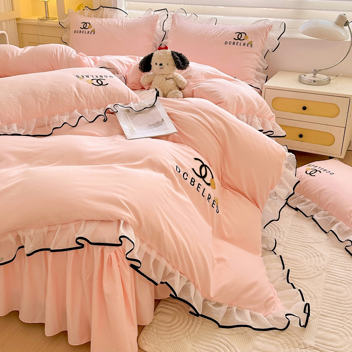 91家纺网 家纺一手货源 找家纺 （总）艺玲家纺 2025新款韩版亲肤水洗棉刺绣花边床裙四件套