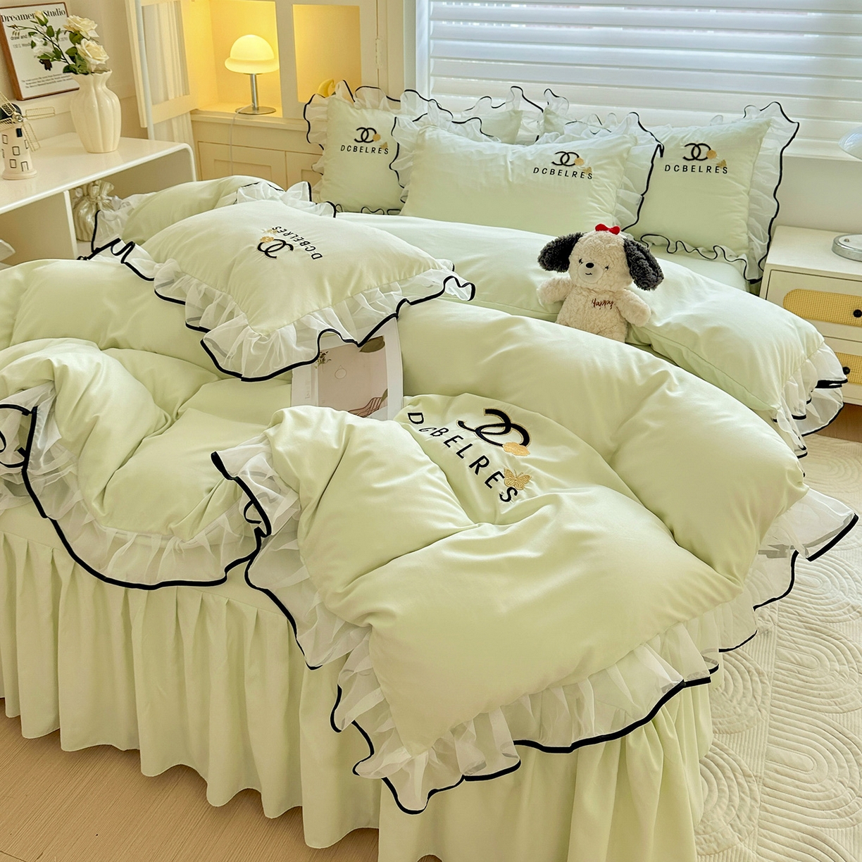 91家纺网 家纺一手货源 找家纺 （总）艺玲家纺 2025新款韩版亲肤水洗棉刺绣花边床裙四件套