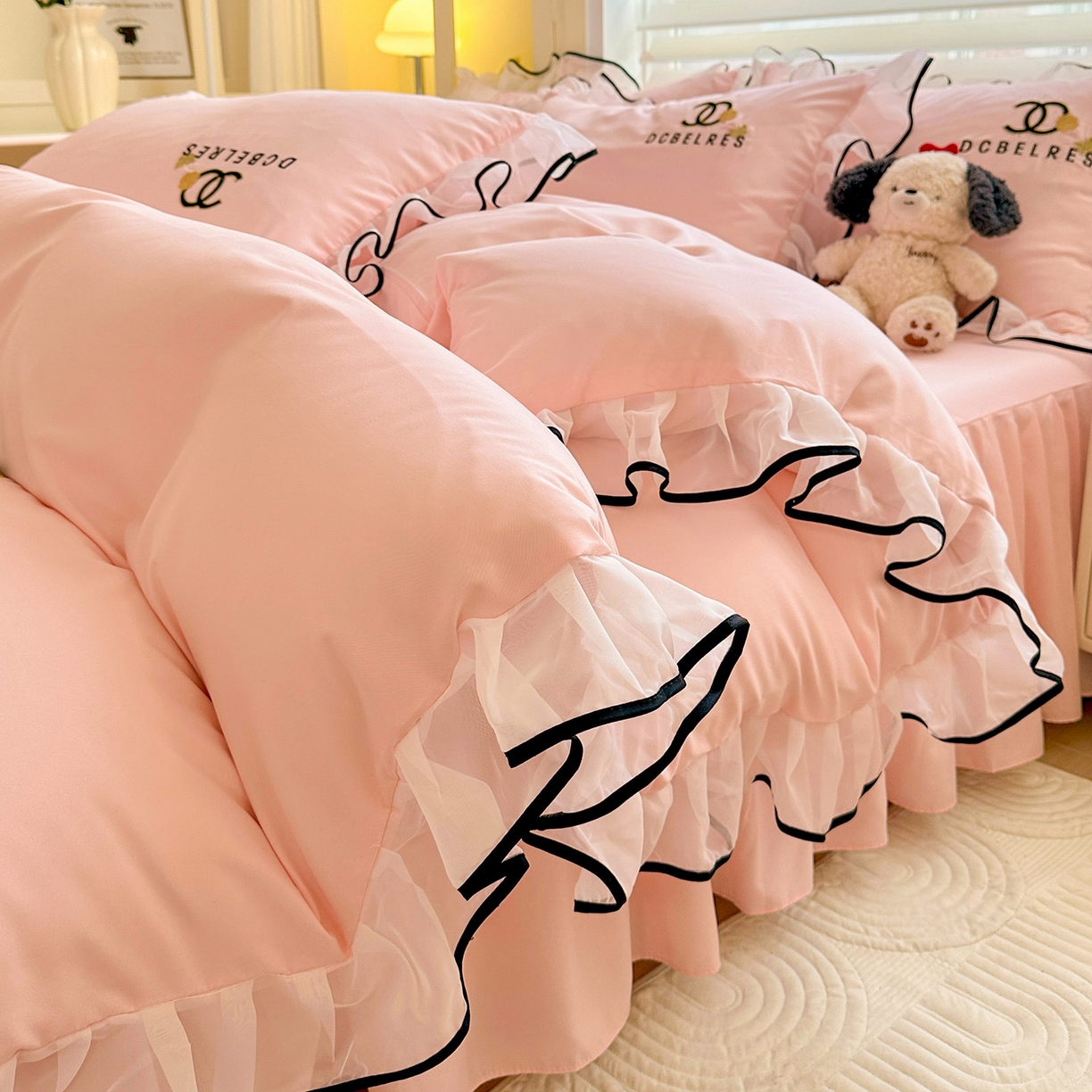 91家纺网 家纺一手货源 找家纺 （总）艺玲家纺 2025新款韩版亲肤水洗棉刺绣花边床裙四件套