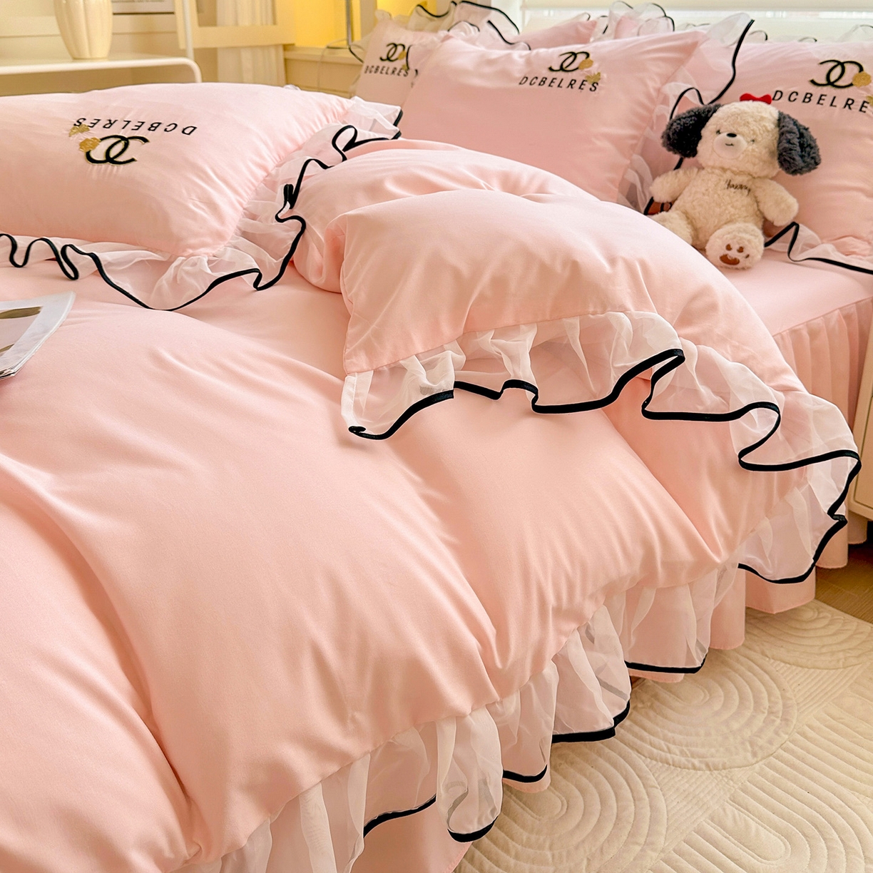 91家纺网 家纺一手货源 找家纺 （总）艺玲家纺 2025新款韩版亲肤水洗棉刺绣花边床裙四件套