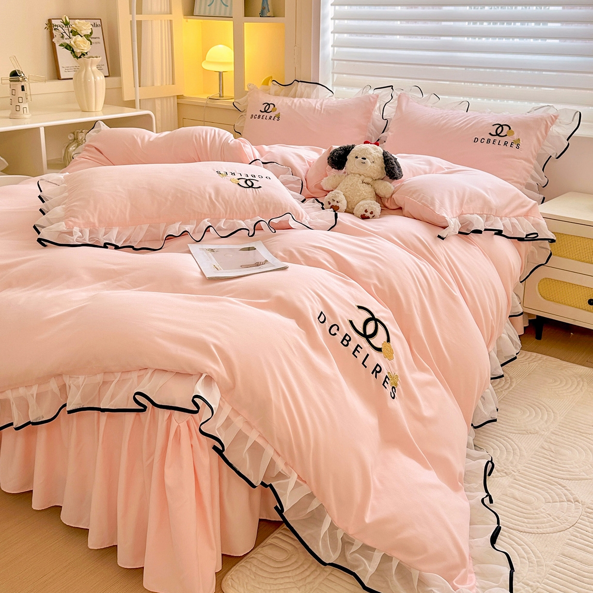 91家纺网 家纺一手货源 找家纺 （总）艺玲家纺 2025新款韩版亲肤水洗棉刺绣花边床裙四件套