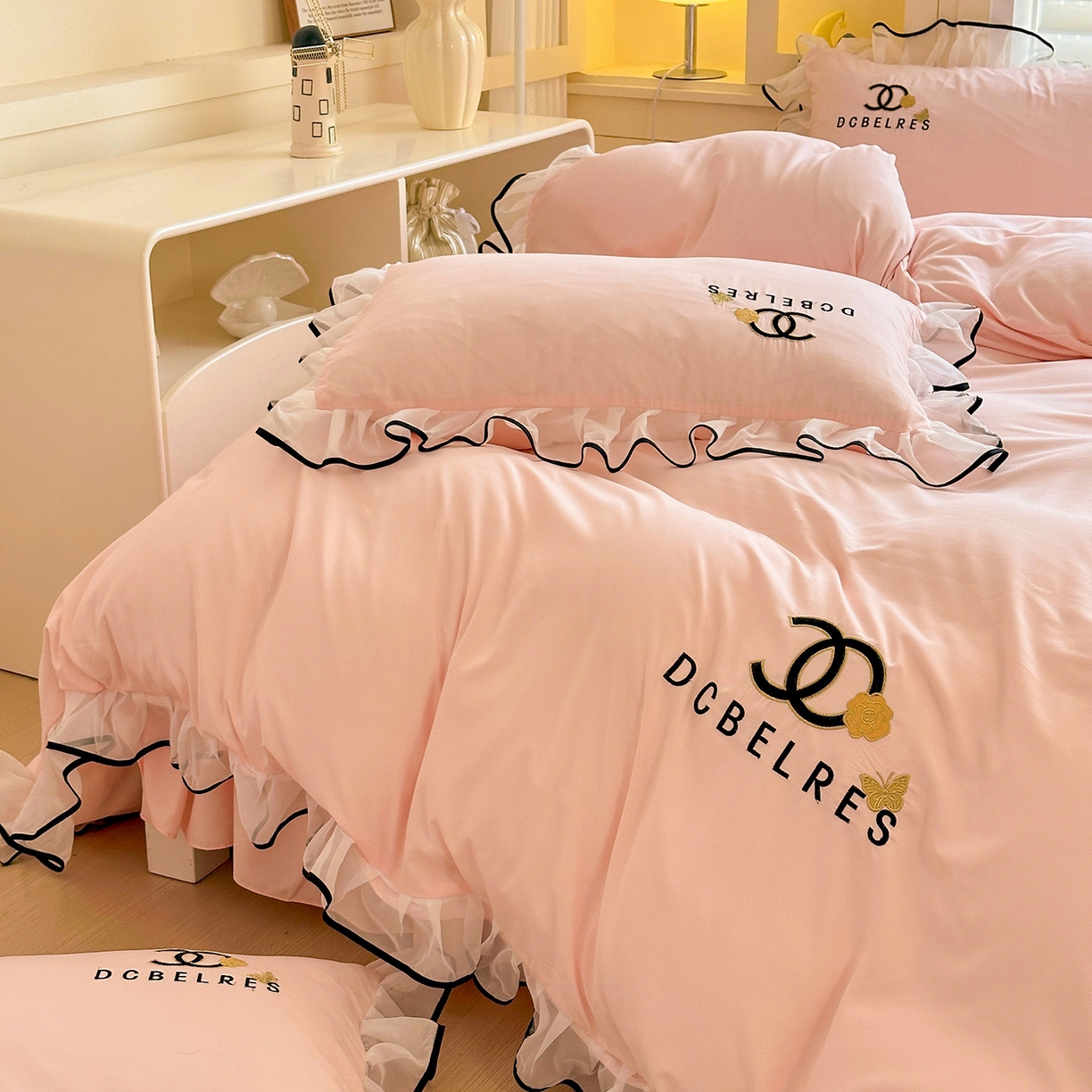 91家纺网 家纺一手货源 找家纺 （总）艺玲家纺 2025新款韩版亲肤水洗棉刺绣花边床裙四件套