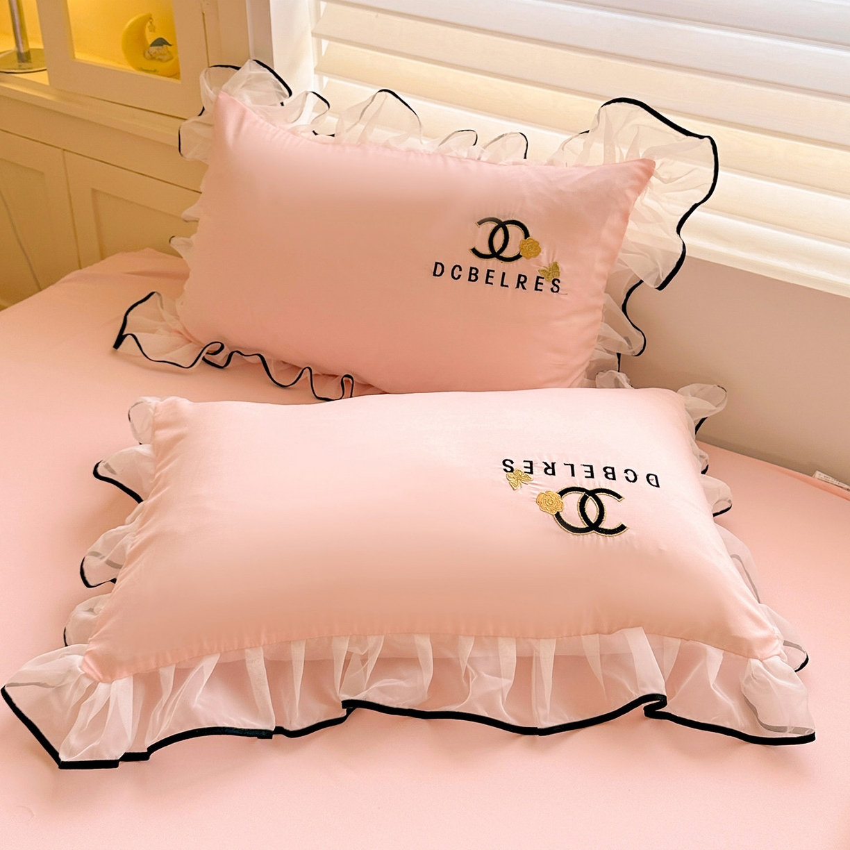 91家纺网 家纺一手货源 找家纺 （总）艺玲家纺 2025新款韩版亲肤水洗棉刺绣花边床裙四件套